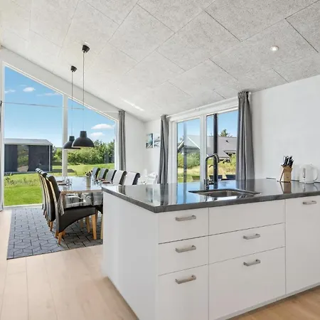 Stunning In With Kitchen 펜션 Tarm